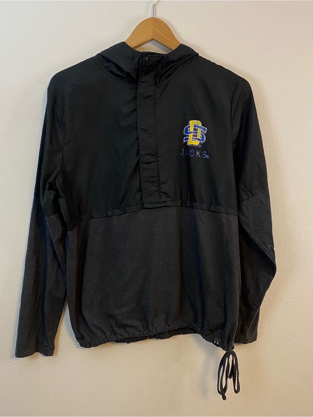 Under Armour South Dakota State University 1/2 Zip Pullover Hoodie Womens Medium